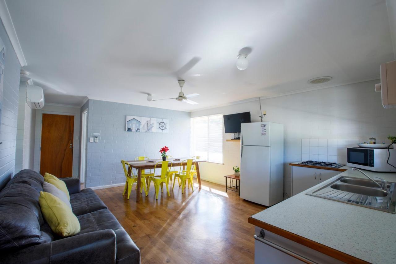 Shark Bay Seafront Apartments Denham Exteriör bild